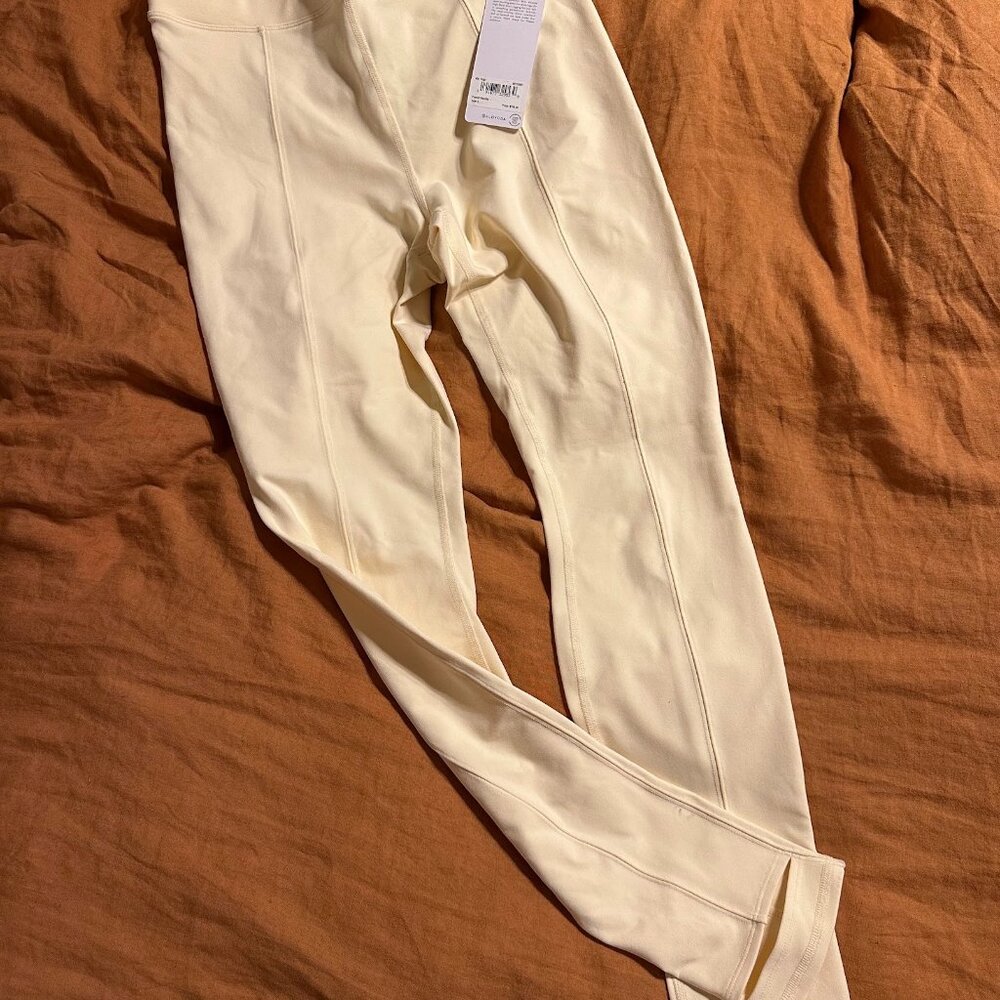 ALO YOGA NWT Airbrush High-Waist Enso Legging in French Vanilla, Large